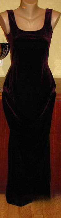 Rochia este eleganta pentru ocazie (SUA). Linda  Bernell.