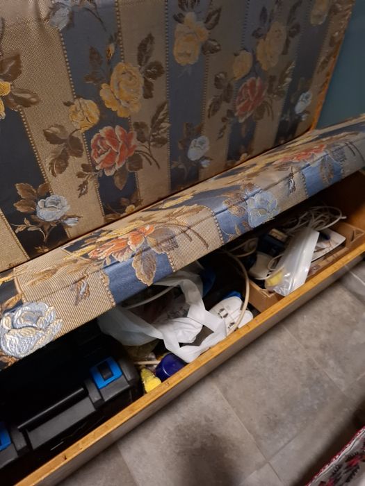 Bancuta lemn cu spațiu de depozitare