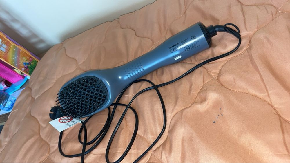 Сешоар с гребен за изправяне