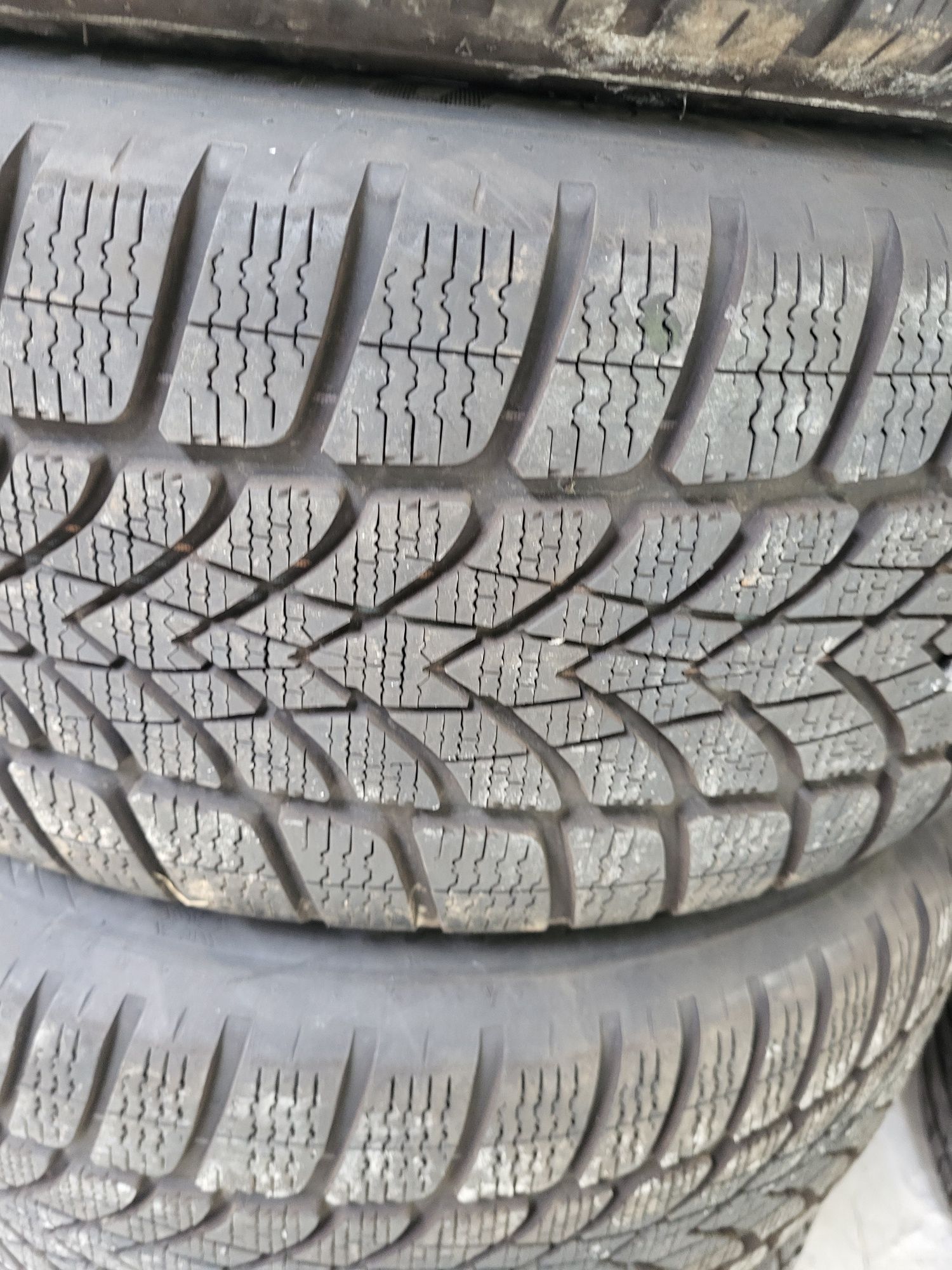 4 бр зимни 225/55/17 Dunlop