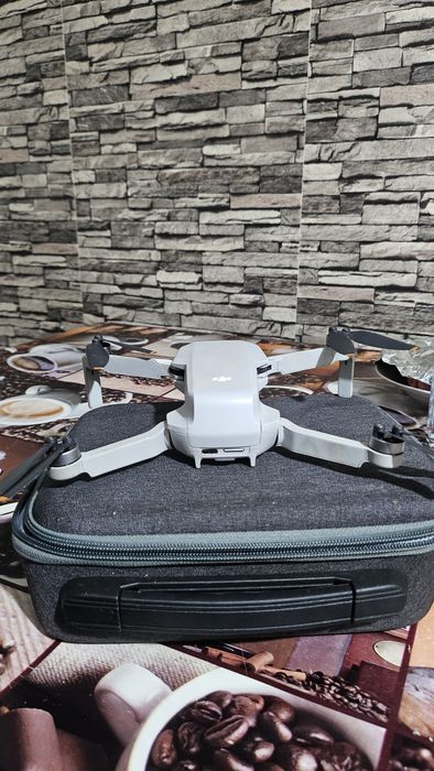Drona Dji mini 2 controler si o baterie