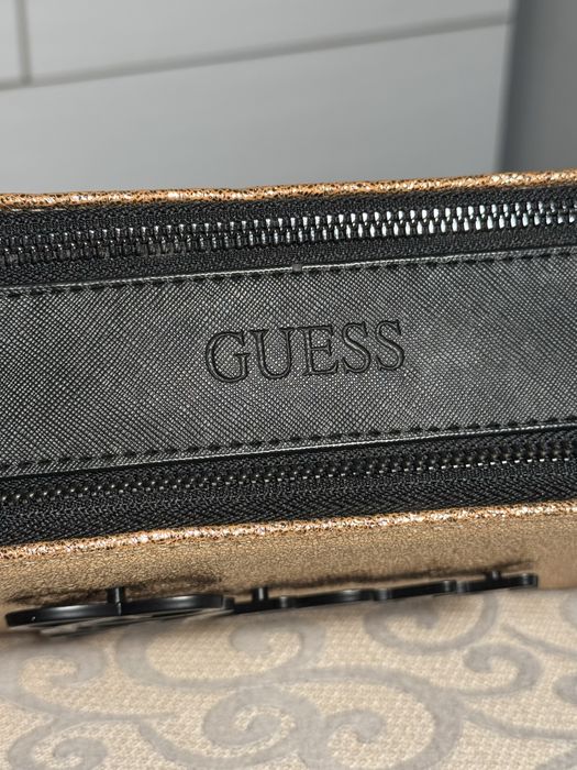 Дамска чанта Guess