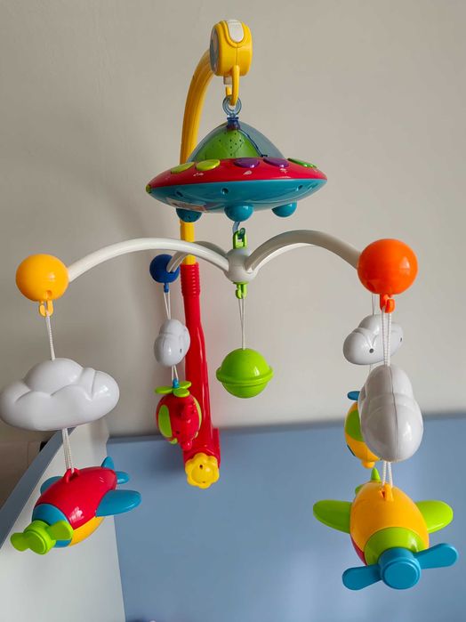 Музикална бебешка въртележка с прожектор