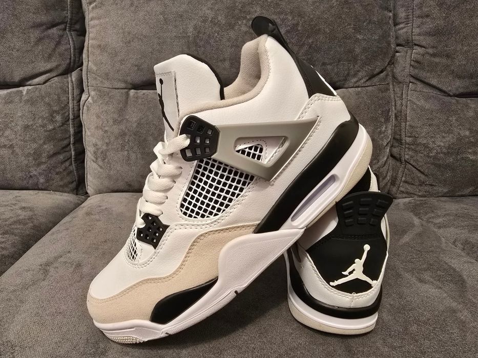 Jordan 4 Military Black nr 38 int 24 cm preț 400 lei