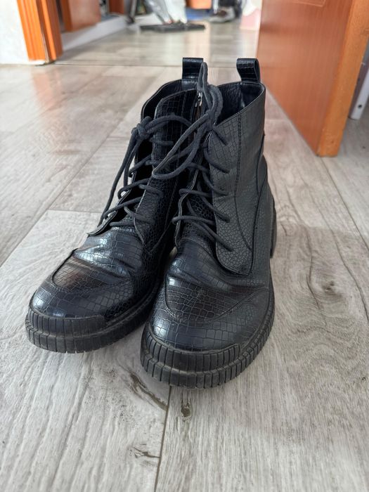 Ботинка осеняя 39р в хорошем состоянии