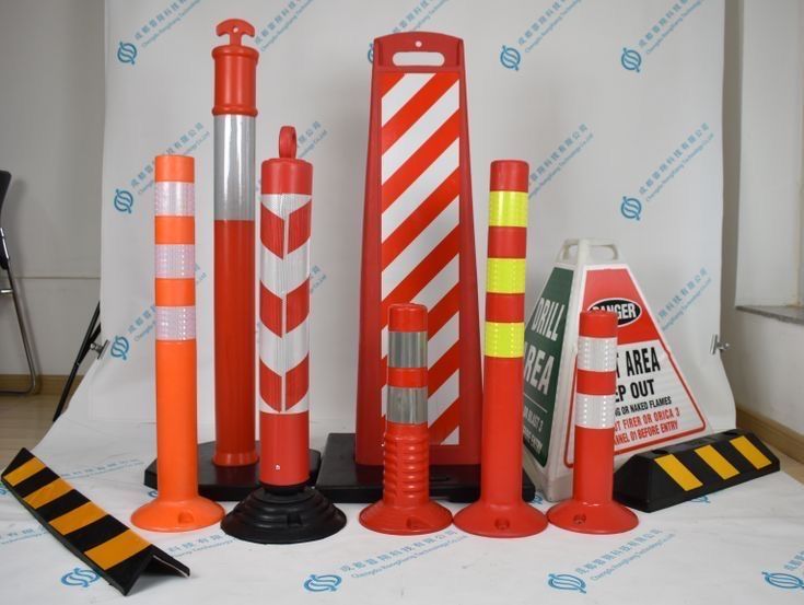 Дорожние конуси дорожние знаки дорожние барери паркинг система и друге