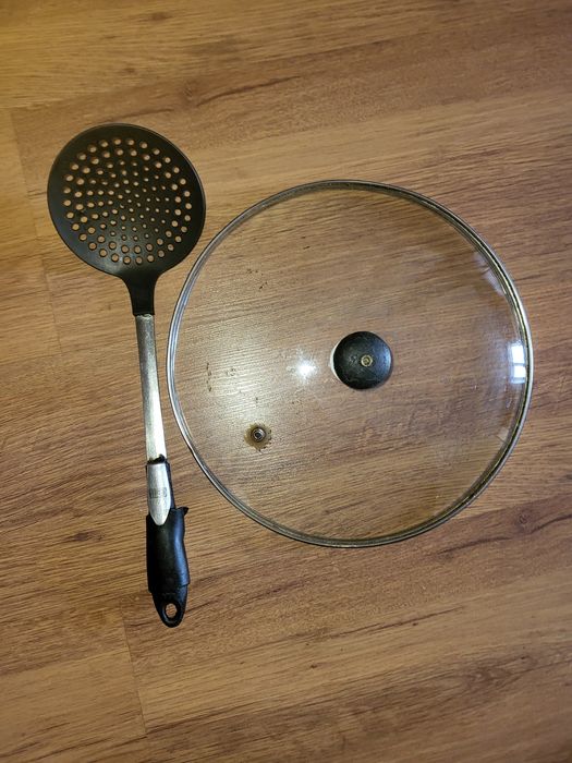 Крышка для сковородки + подарок.