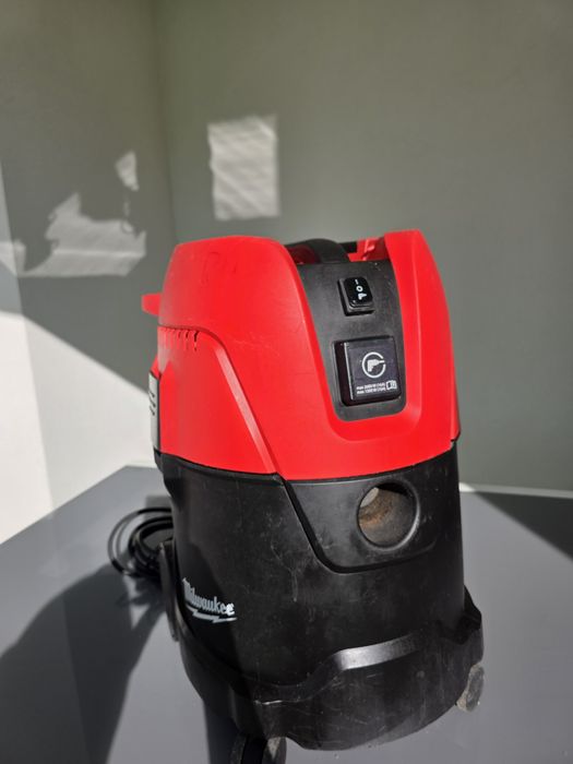 Aspirator milwaukee AS 2-250 ELCP CU BĂTAIE