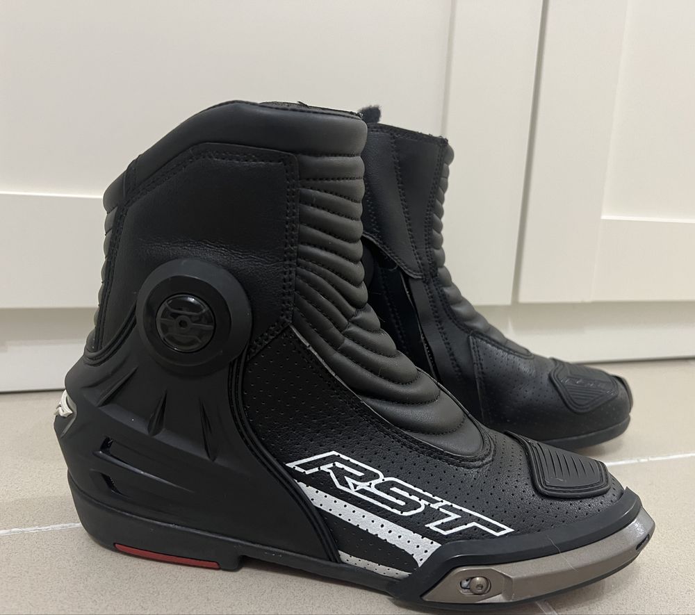 Casca HJC RPHA 11, geaca Dainese, cizme RST - dama