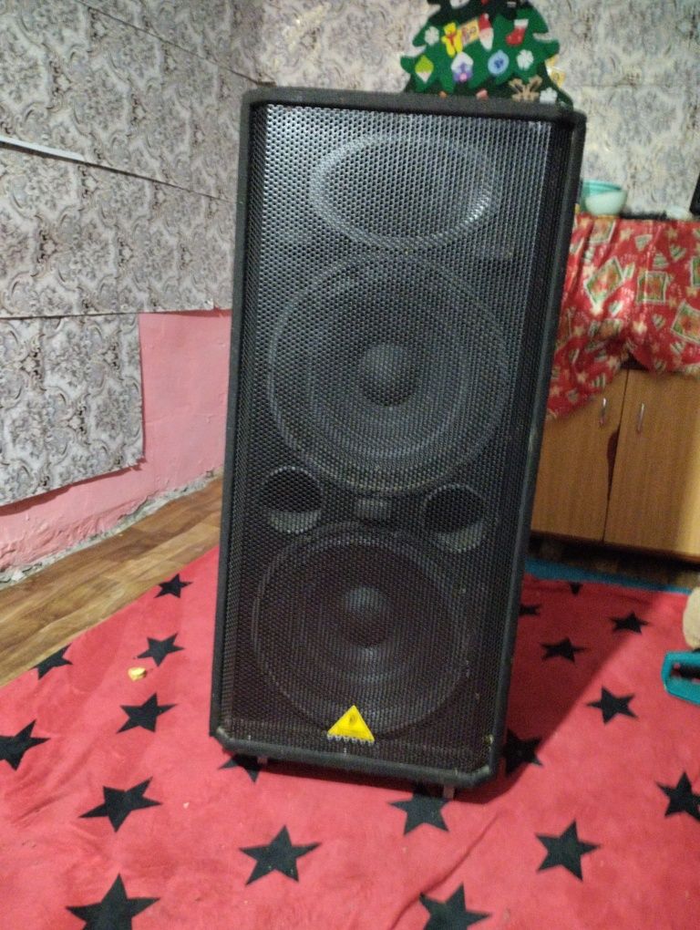 Boxa cu amplificator cu mixer prin blothut