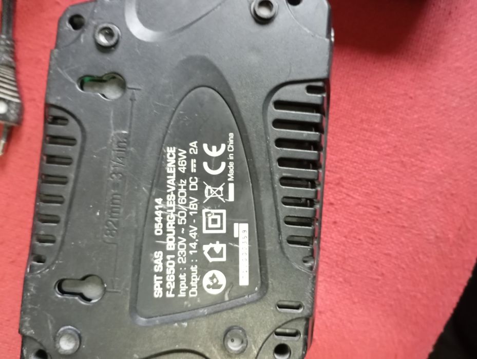 Спит зарядно устройство 18 волта