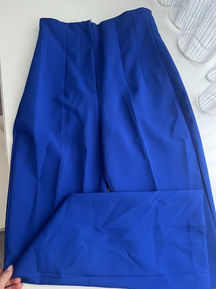 Панталони и дънки Zara, Mango, Monki
