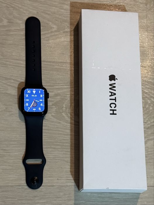 Apple Watch часы SE (2024) • 40 мм • Чёрно-синий