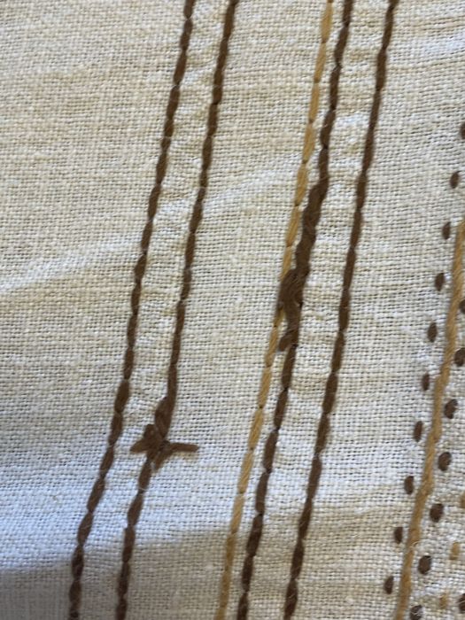 Fata masa brodata manual