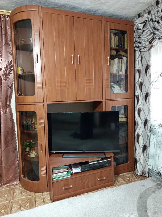 Стенка-горка в гостиную/зал, компактная, в идеальном состоянии