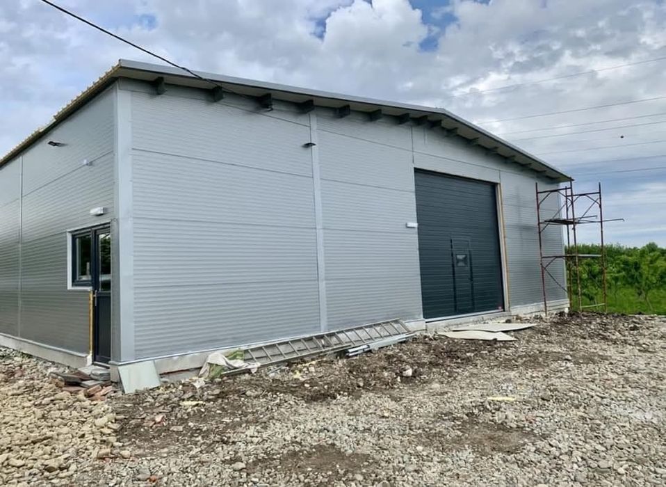 Vând hala pe structura metalica ,orice dimensiune dorită pe comandă.