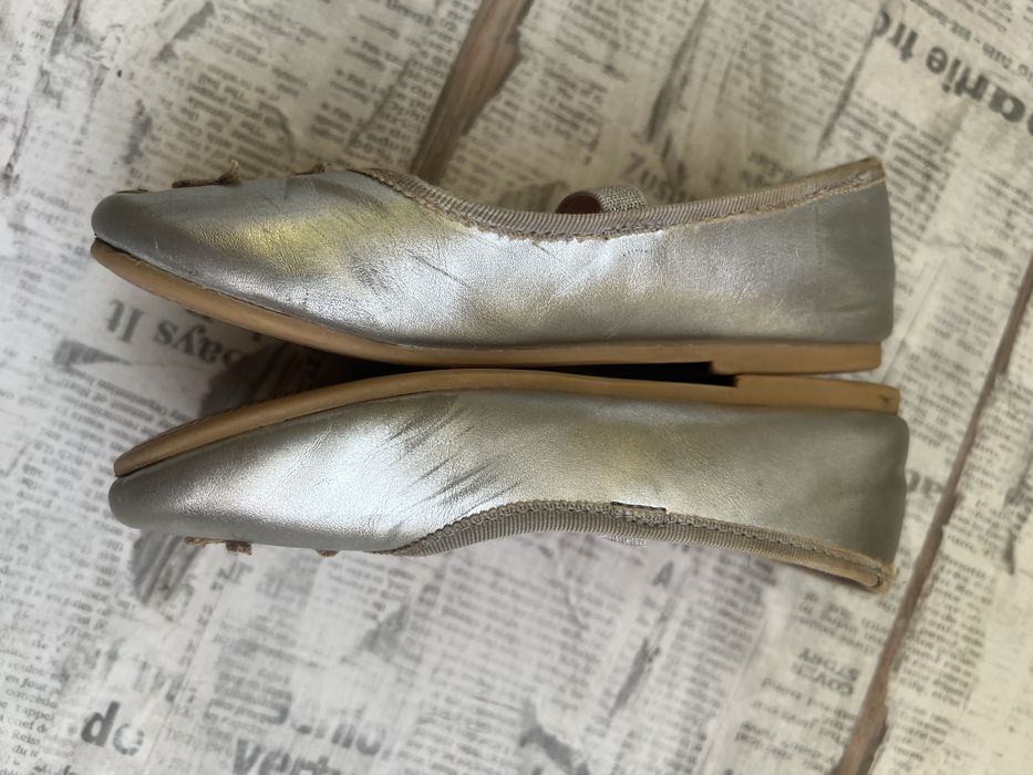 Обувки за момиченце. Два чивта.