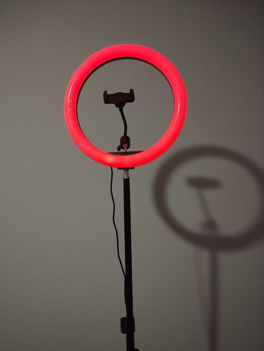 Штатив с лампой.