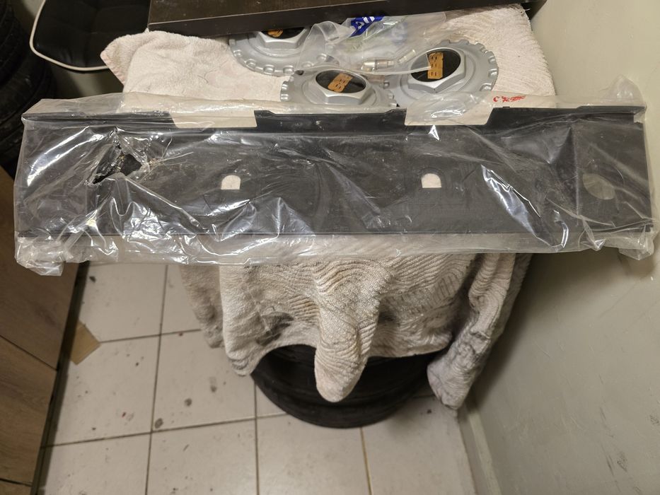 Бленда за заден номер БМВ е34 м5 - чисто нова