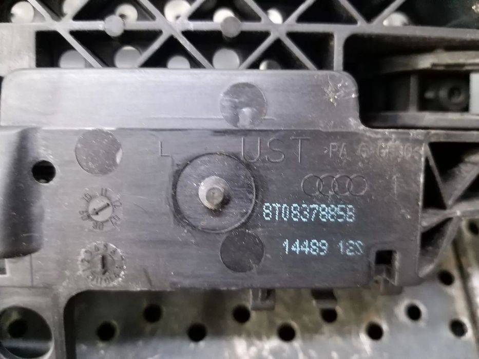 Maner usa stanga fata audi a4 b8 8k 8t0837885b