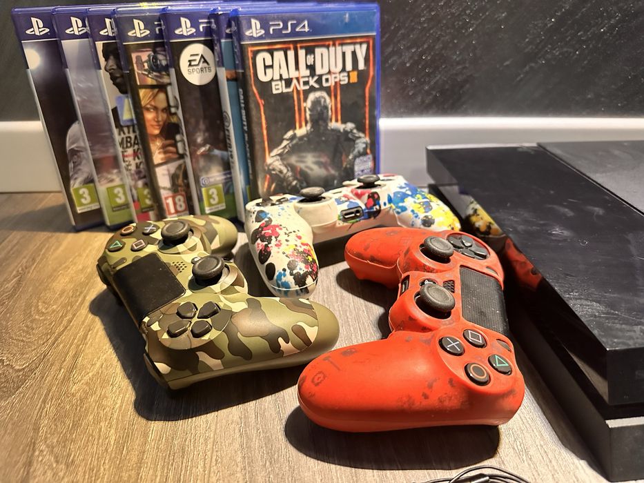 Playstation 4 с 3 контролера