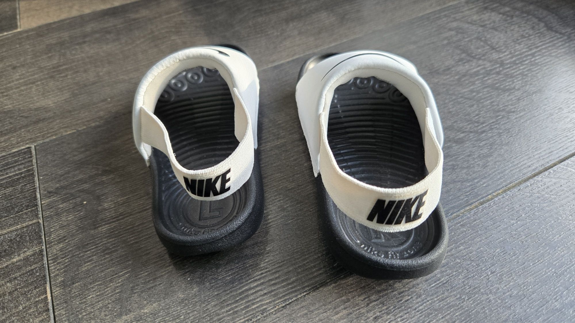 Бели детски чехли Nike
