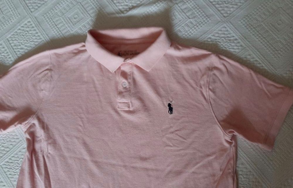 Tricou Ralph Lauren marimea XXL de culoare roz.
Dim.lg.65 cm ,lat 54 c