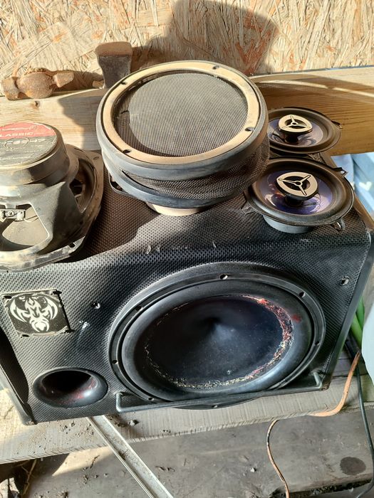 Саб мощный со встроенным усилителем 30 к можно в каспи Ред