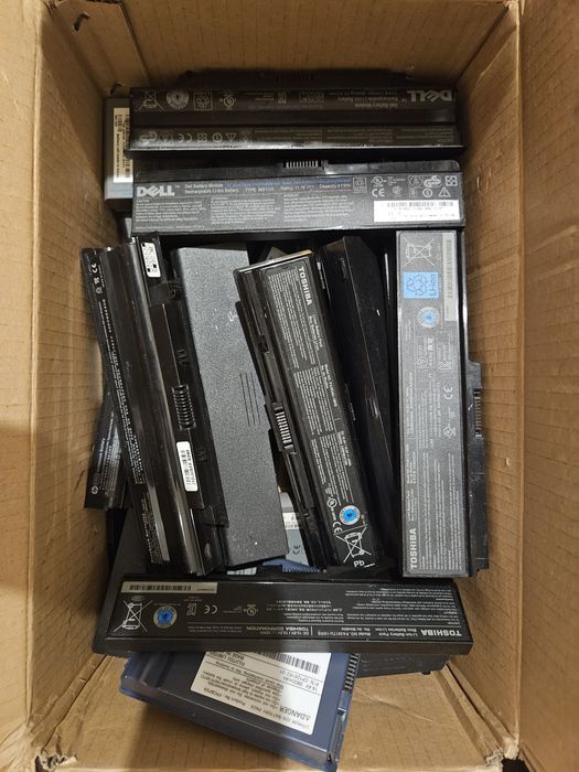 Vand lot 50 baterii laptop