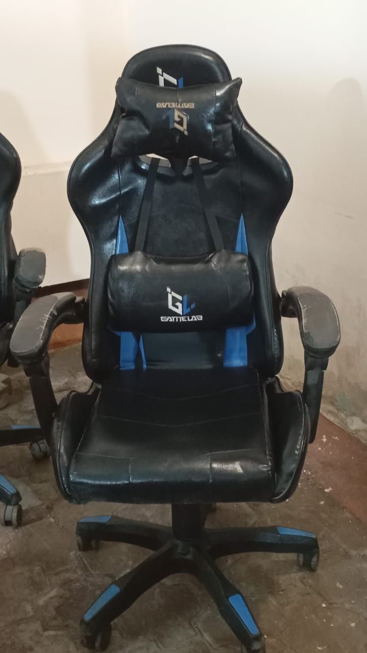 Продам стулья и ковёр