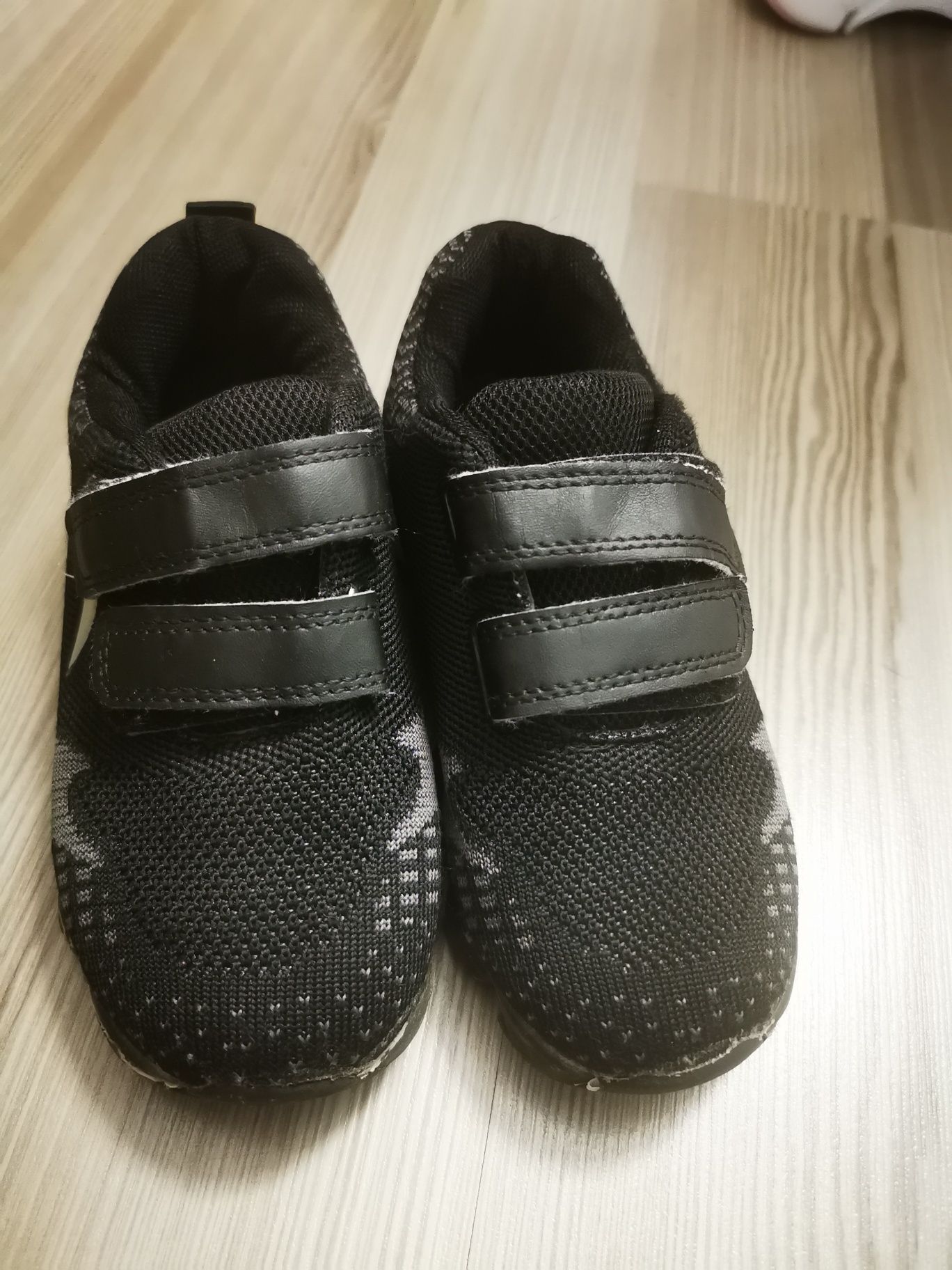 Adidași baieti/fete mărimea 29 aprox 18 cm