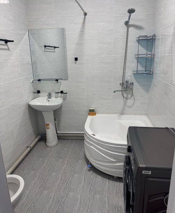 Sergeli Moshina Bozor orqasida hamma sharoiti bor kvartira ijaraga ber