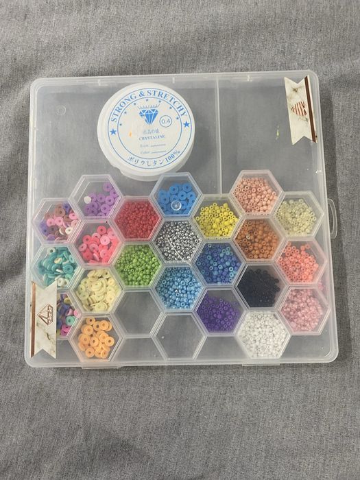 Продавам мъниста с корда