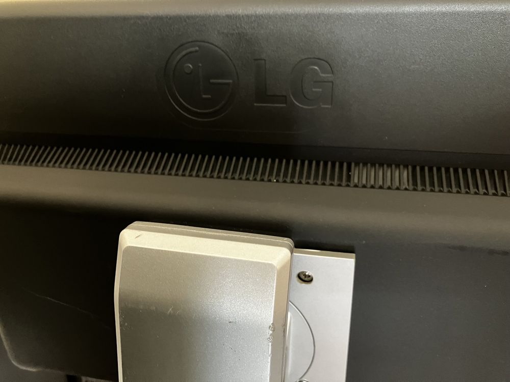 Монитор за компютър LG 22” W2242BP
