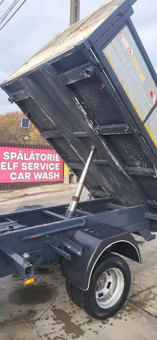 Iveco basculabil pe trei parti