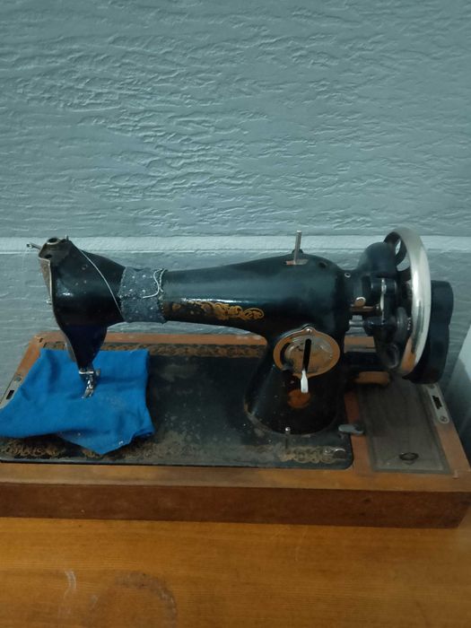 Швейная машинка б/у