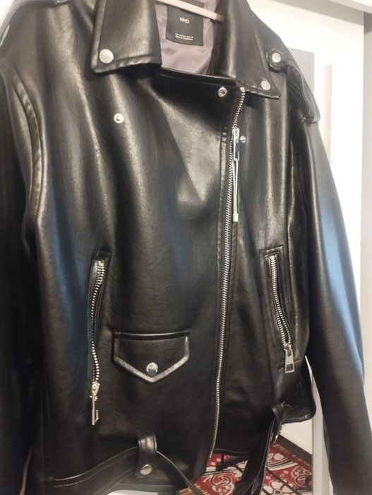 Geacă de piele originala.