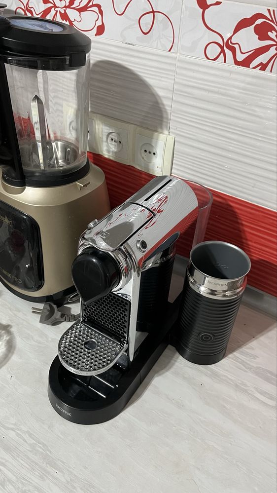 Продается Кофемашина Bork nespresso