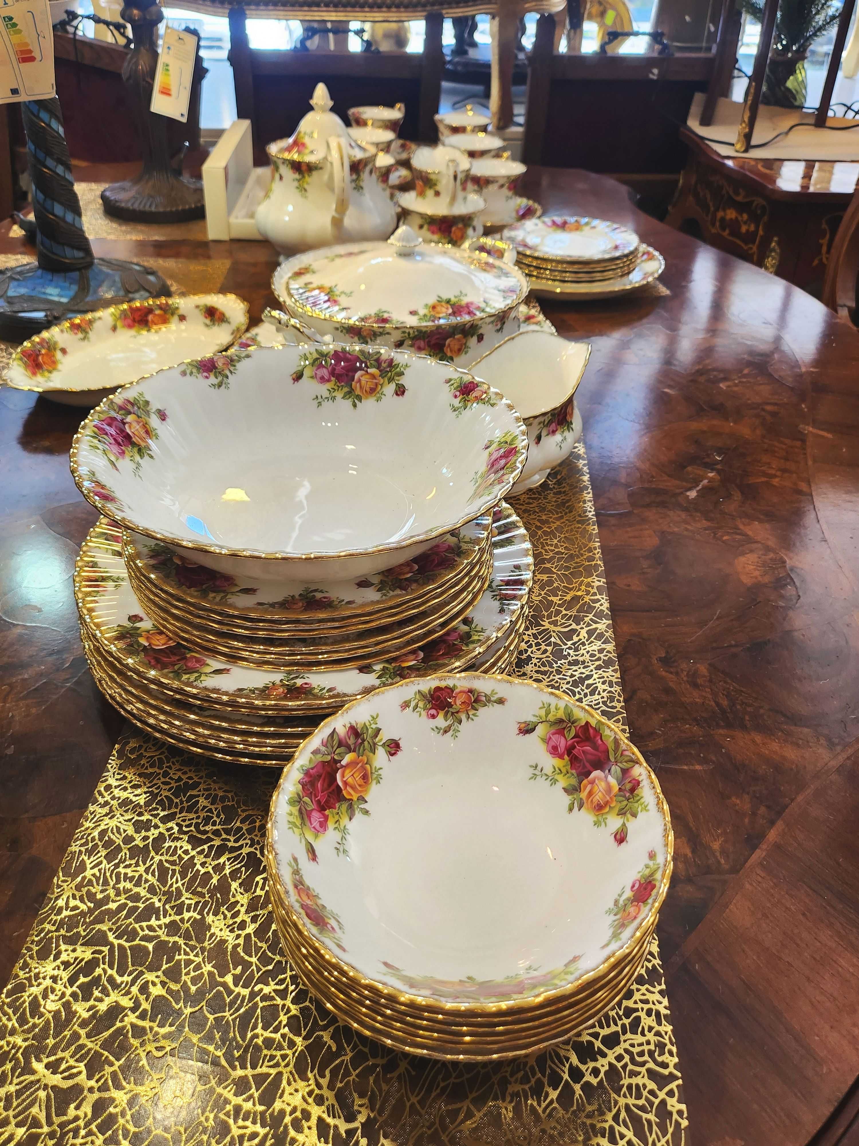 Луксозен сервиз Royal Albert Old Country Roses за 6 души, 50части