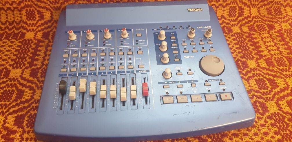 Tascam US 428 interfata audio