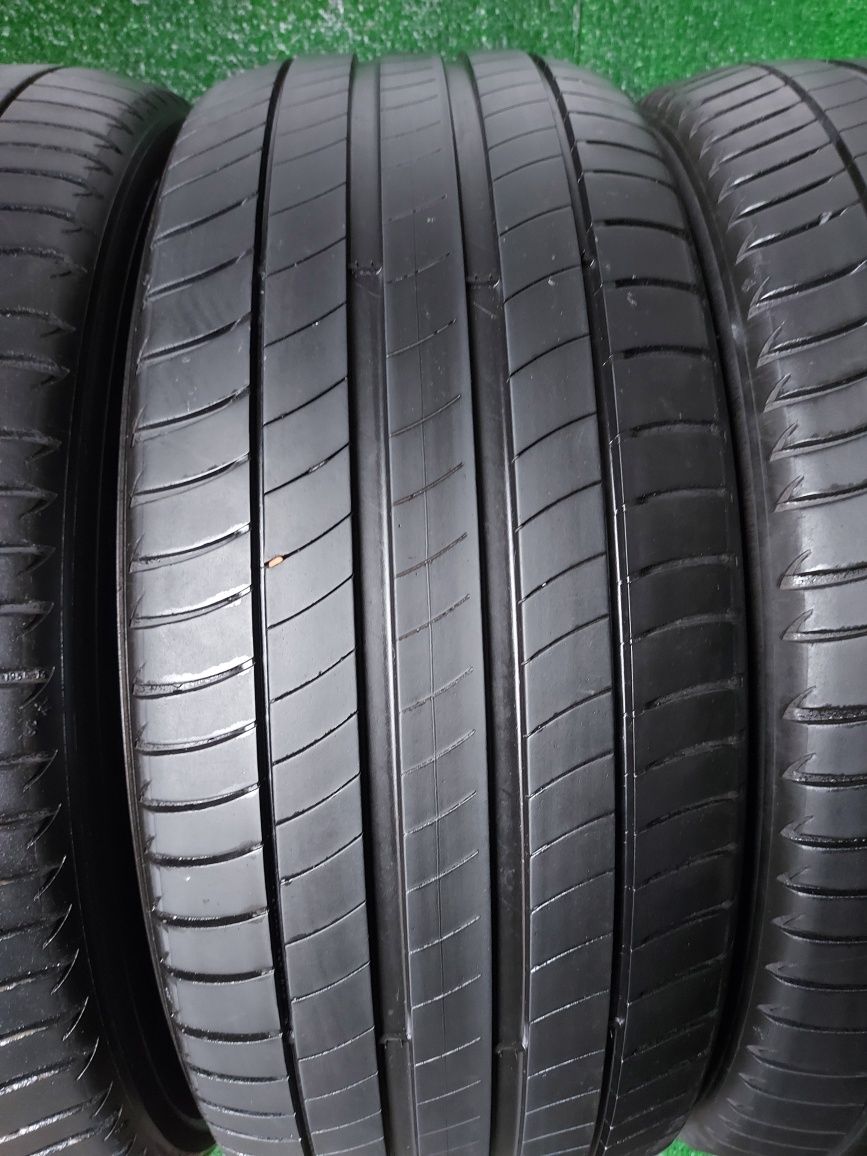 225 50 18 Michelin DOT 2016  vara