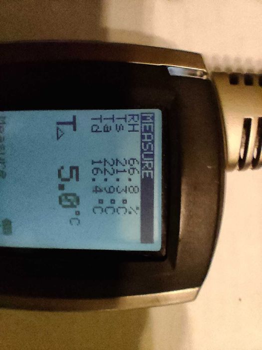 The TQC DewCheck 4 Уред за измеване на влажност и температура.