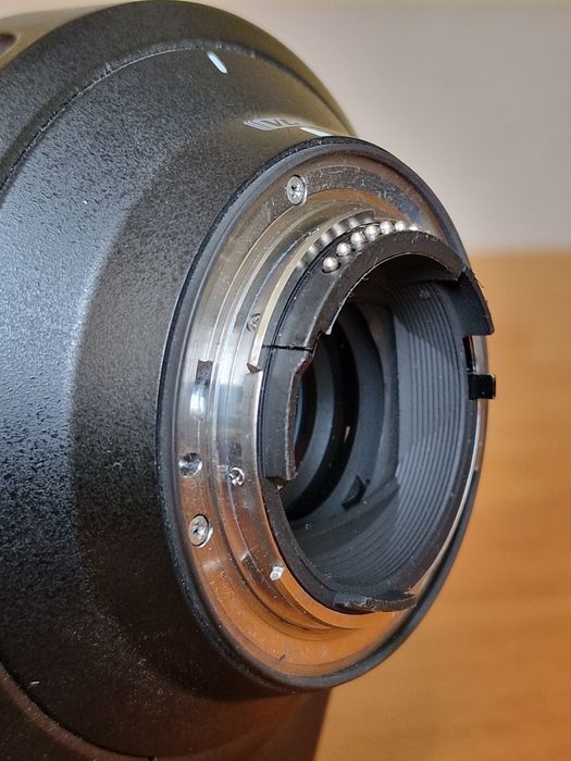 Teleobiectiv Tamron 150-600 mm montură Nikon F