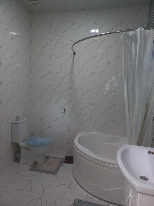 Срочно продается дом 8 комнат,2,5 сотки,метро Хонабод.