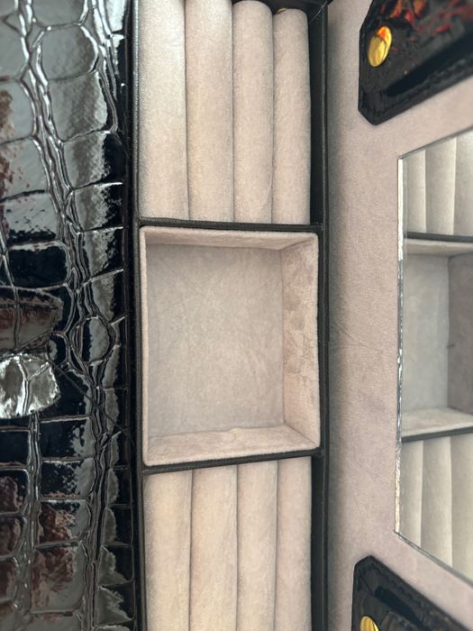 Кутия за бижута на три нива