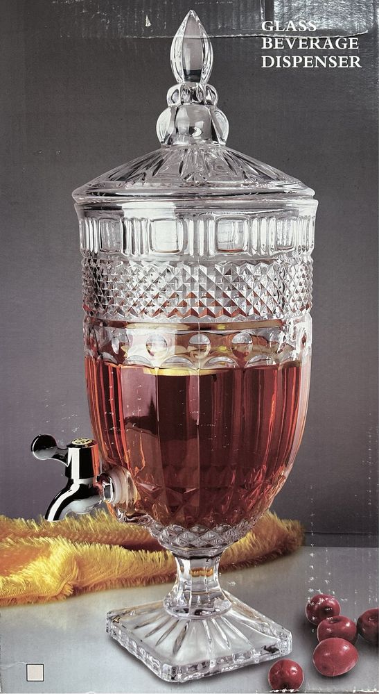 Кувшин стеклянный с краником плдачи напитков