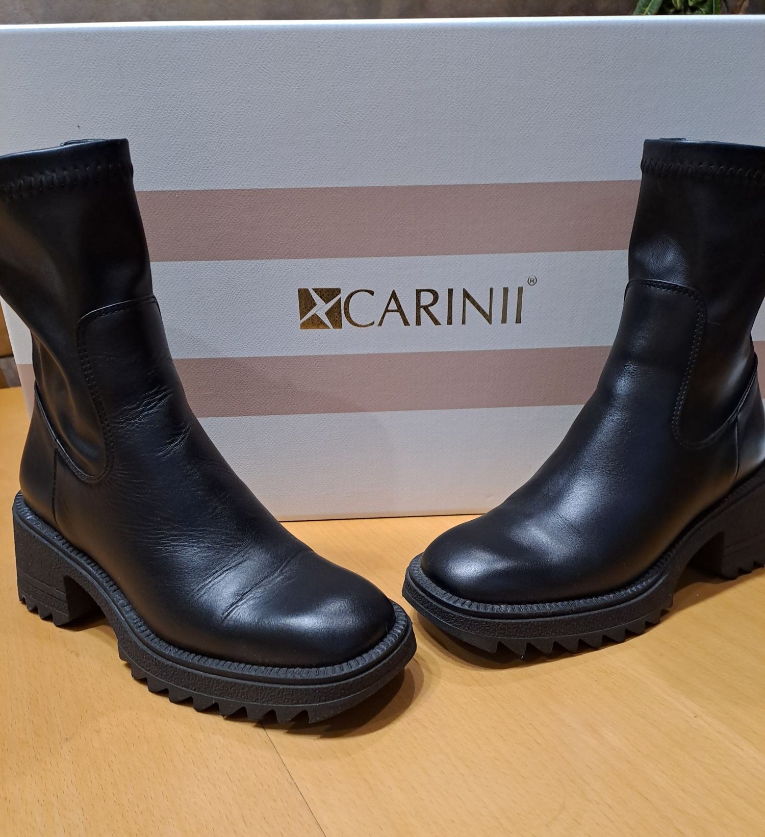 CARINII боти 36 размер