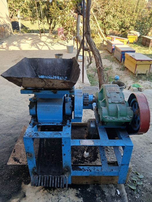 Koʻmir briket chiqaradigan aparat