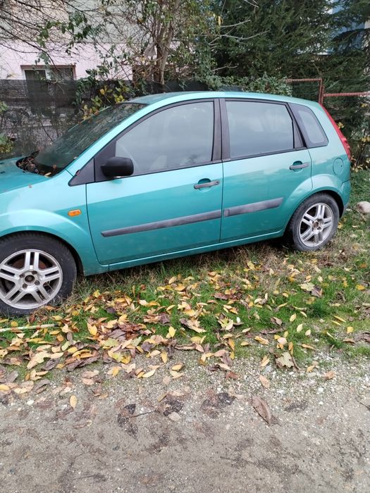 Vând Ford Fiesta Defect preț negociabil