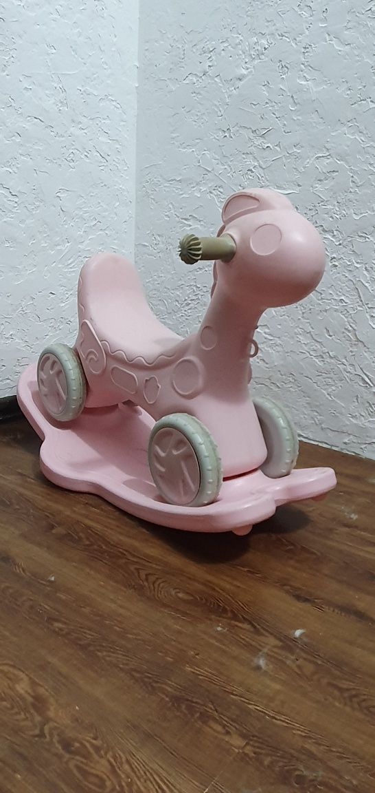 Продам детскую лошадку -качалку-беговел